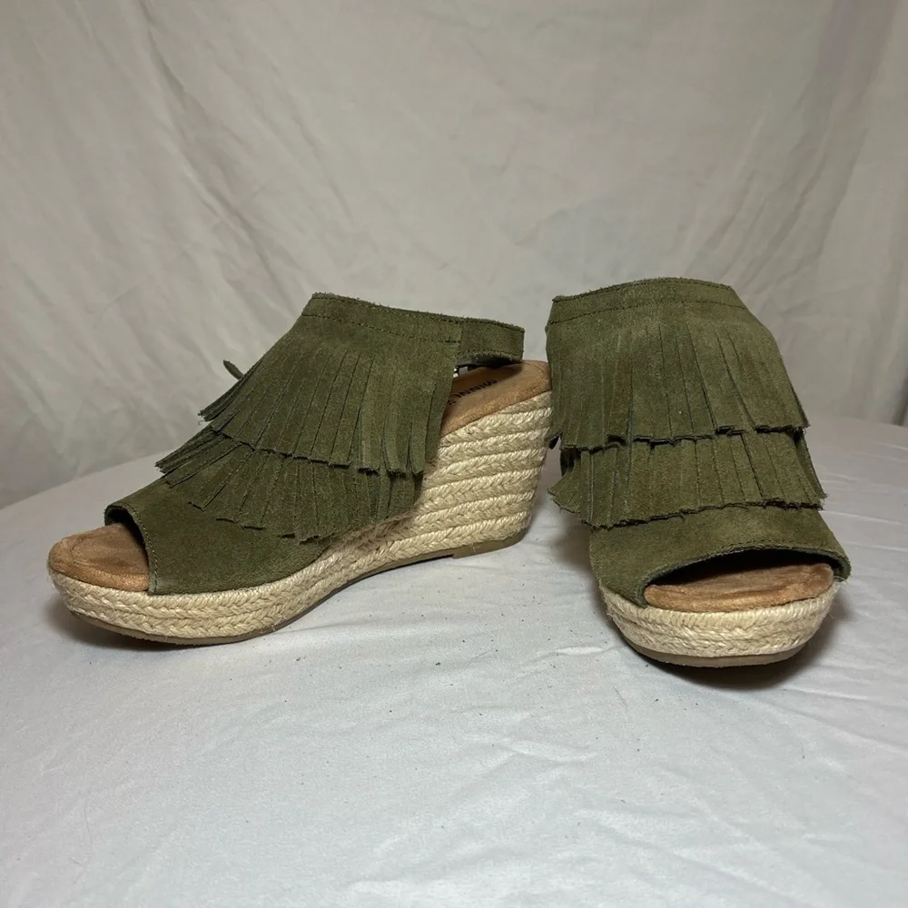 Minnetonka Green Suede Fringe Espadrilles Wedges - Size 7 - Like new!